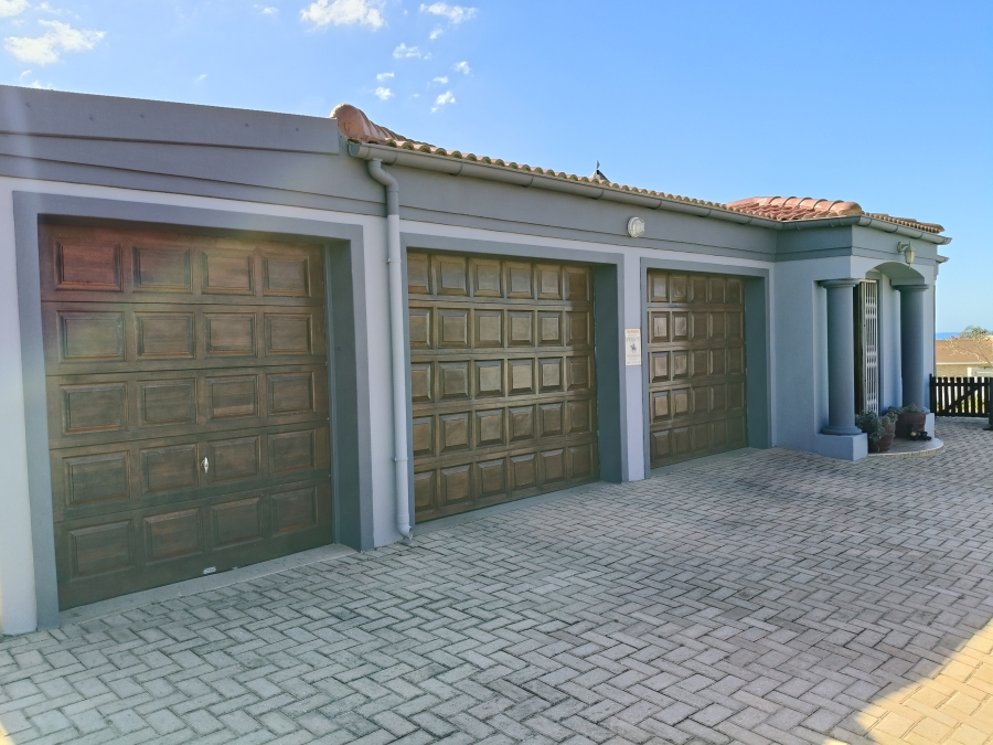 3 Bedroom Property for Sale in Wavecrest Eastern Cape
